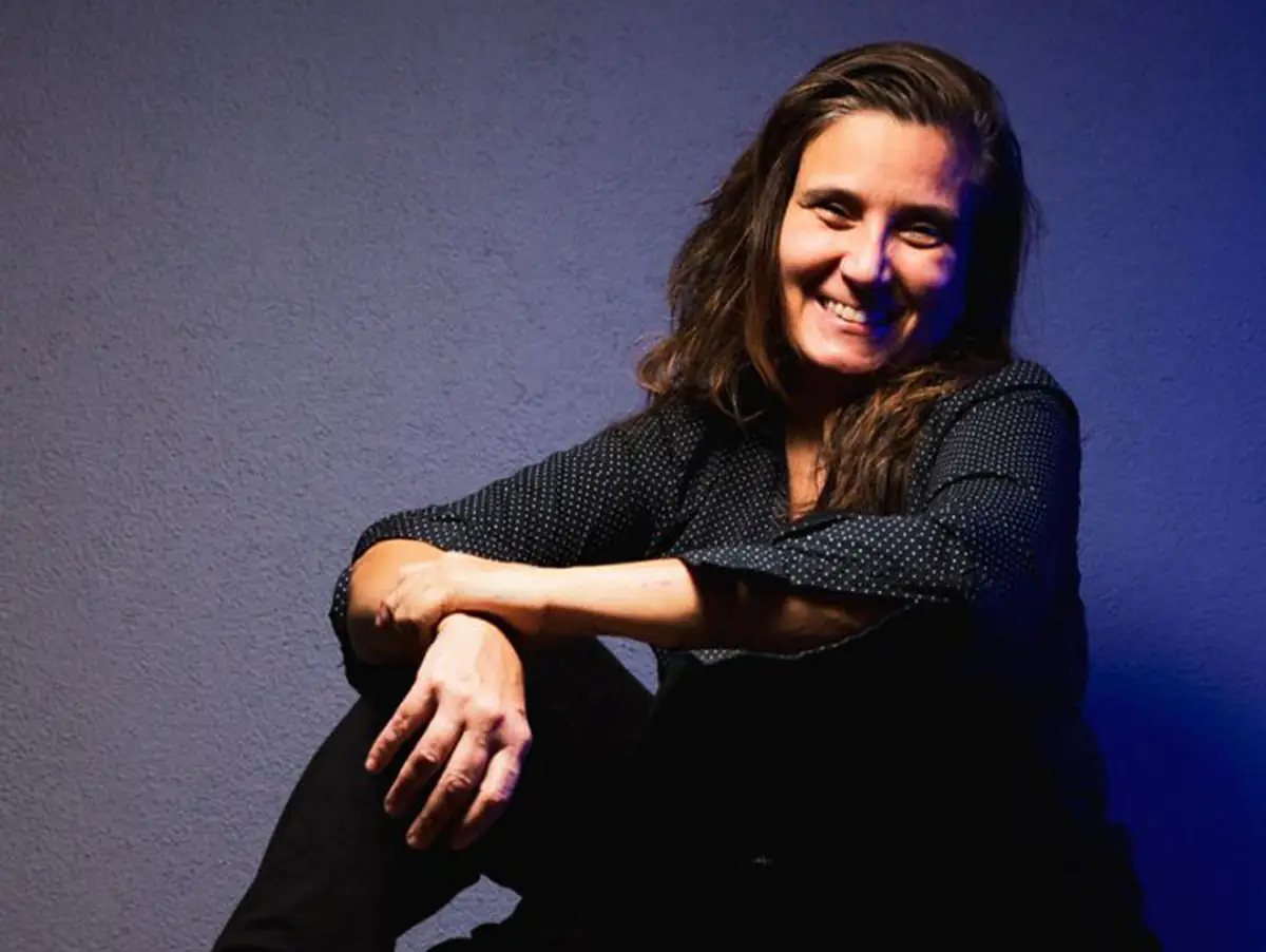 Explorando a Estratégia: Andrea Franco revela os bastidores de “Raça Humana Reloaded” e a nova interpretação da obra de Gilberto Gil.