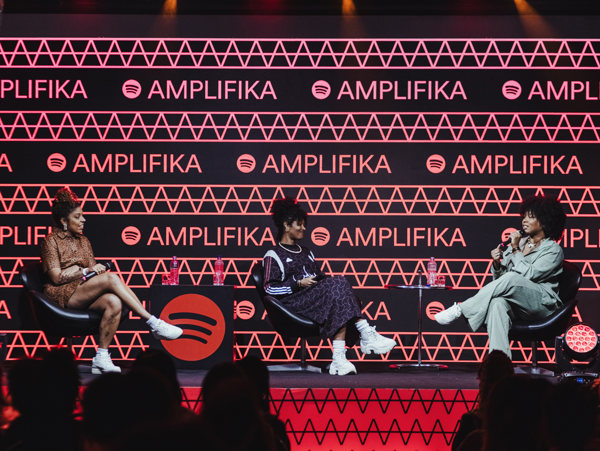 Entrevista com Luciana Paulino destaca como o Spotify promove o AMPLIFIKA 2025, unindo música e podcasts.
