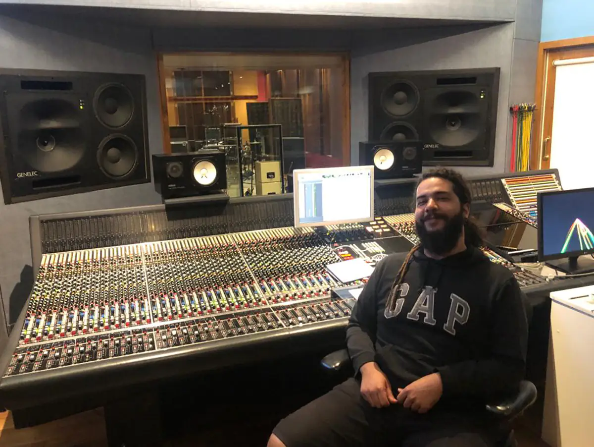 Desenvolvendo uma Carreira em Engenharia de Som: Da Educação Técnica à Liderança de Projetos