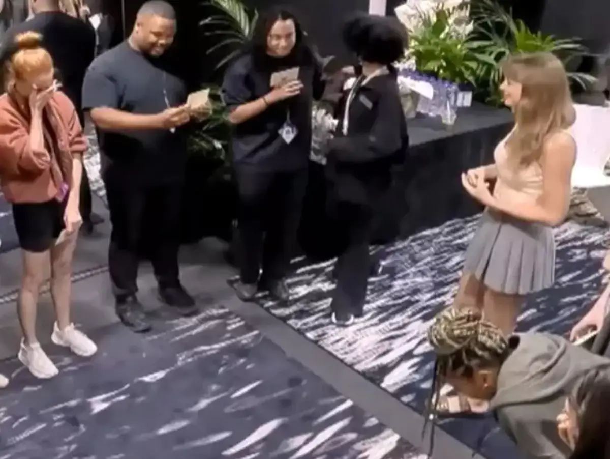 Série mostra o instante em que Taylor Swift entrega mais de R$ 1 bilhão à sua equipe e renova a discussão sobre salários em turnês internacionais.