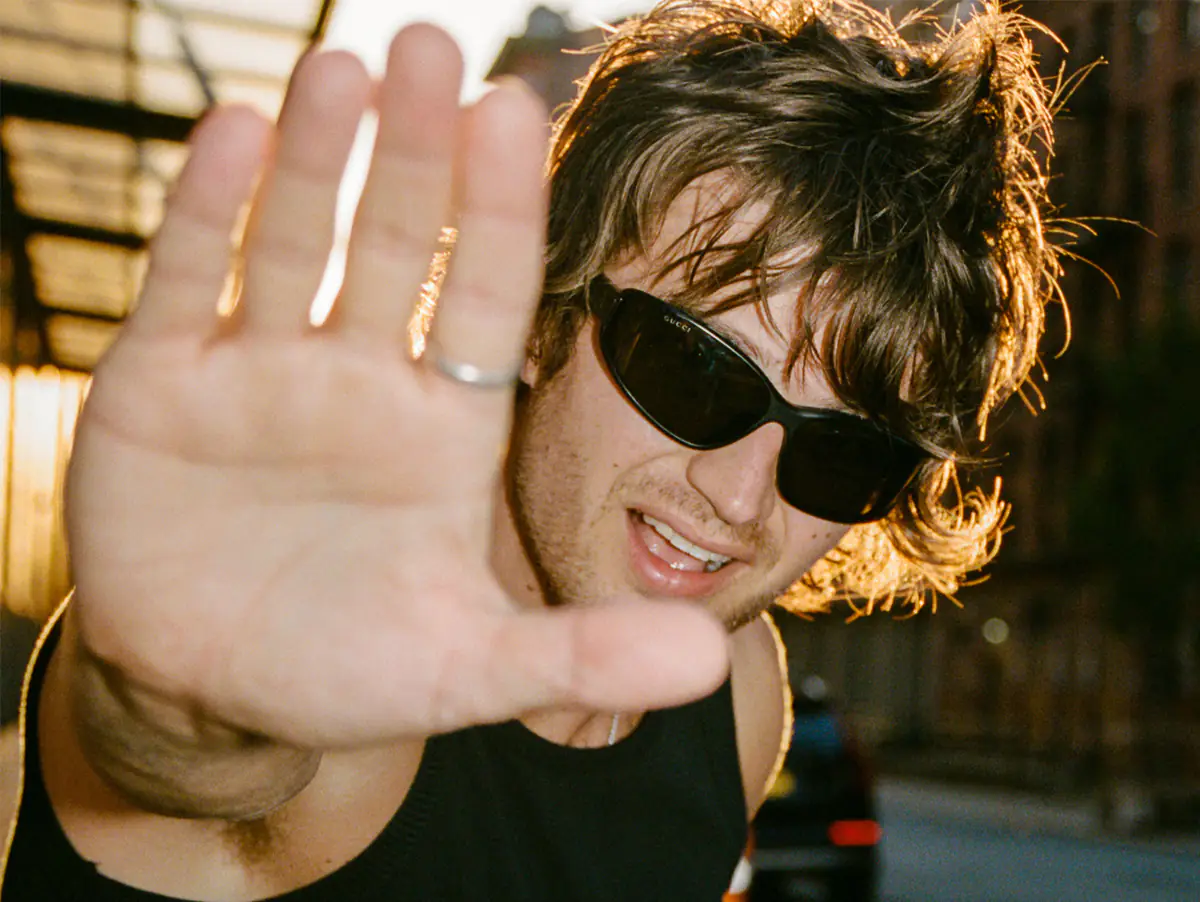 Impacto de Stranger Things: Carreira musical de ator da série supera Taylor Swift e conquista segunda semana no primeiro lugar das paradas.